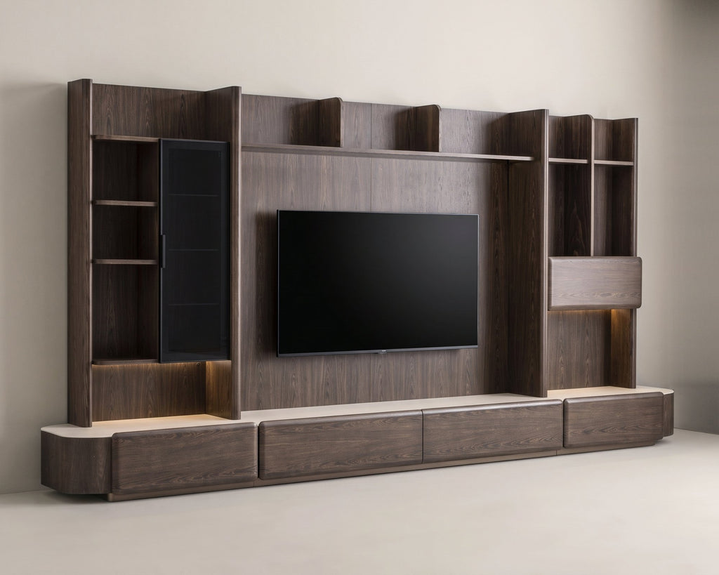 Helios Kitaplıklı TV Ünitesi, koyu ceviz kitaplık, camlı vitrin ve televizyonla, açık gri duvar önünde